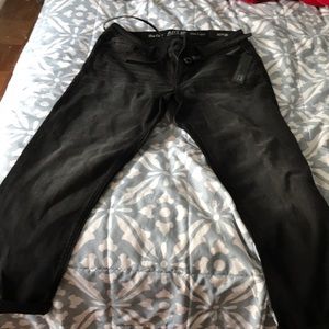 Mid-rise Black Women’s Denim Capris-  Never worn